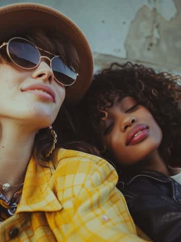 Flirty first date questions feature image