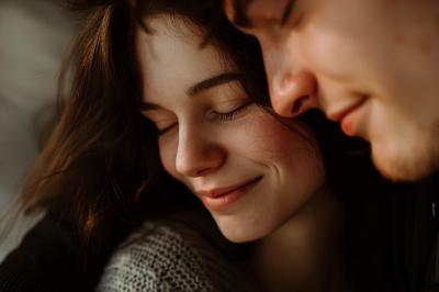 How can you tell if the other person experienced love at first kiss?